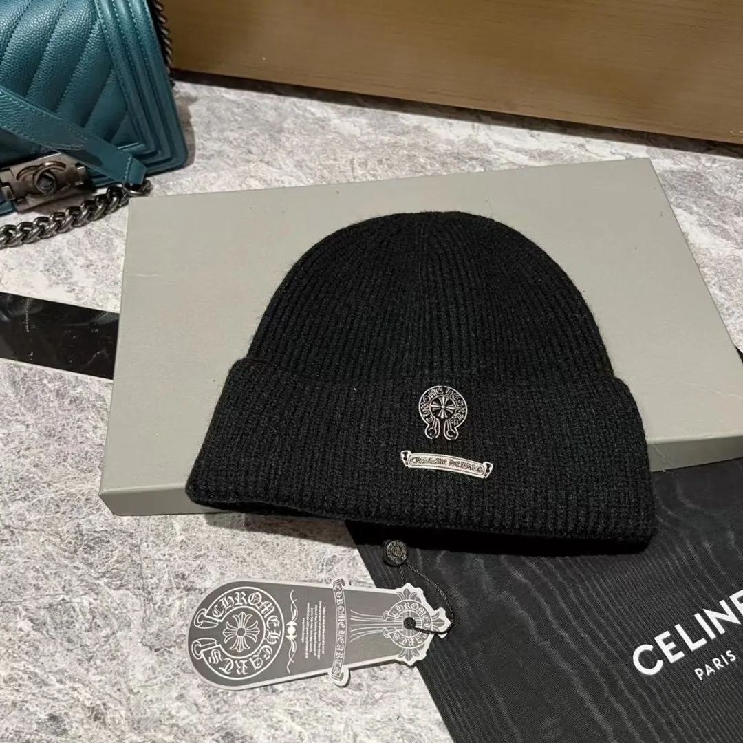Crow Heart cashmere knitted hat
